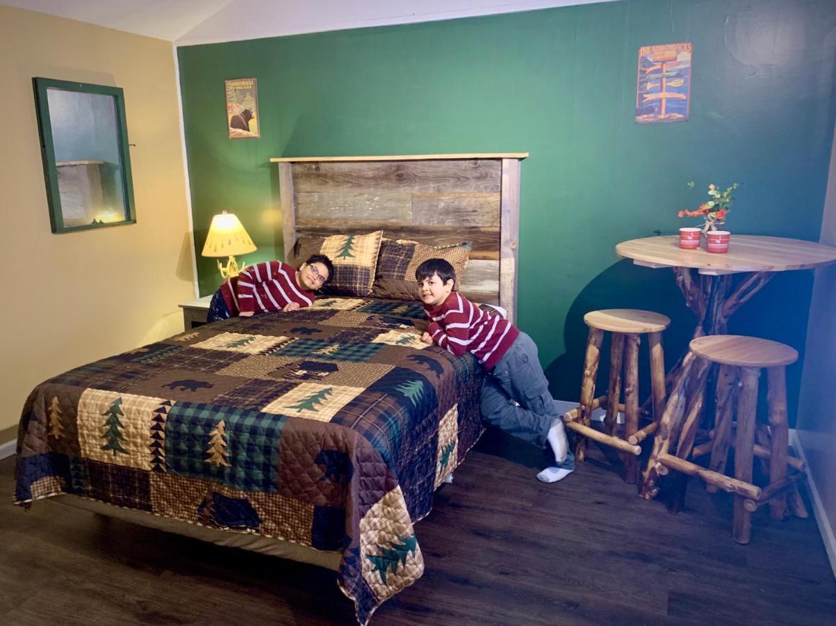 Motel Montreal Lake George Exterior foto